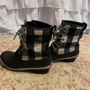 Sorel flannel check checkered duck boots